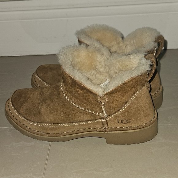 UGG Melrose Boot - Picture 3 of 5